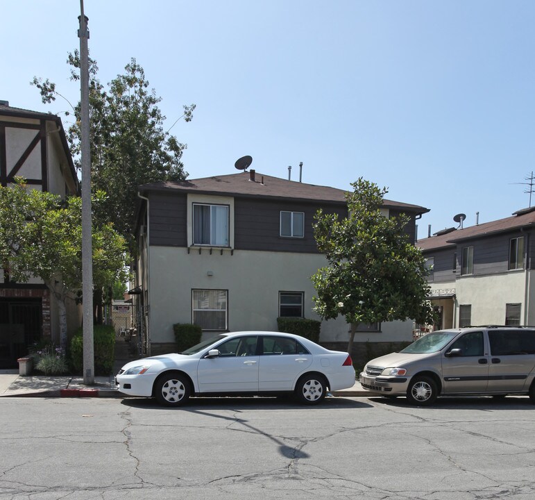 224 E Elmwood Ave in Burbank, CA - Building Photo