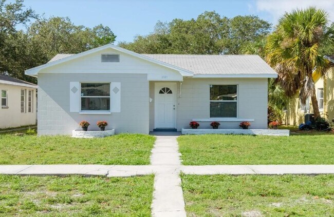 3901 Grove St S in St. Petersburg, FL - Building Photo - Building Photo