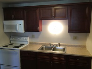 1657 S Carriage Ln, Unit a in New Berlin, WI - Building Photo - Building Photo
