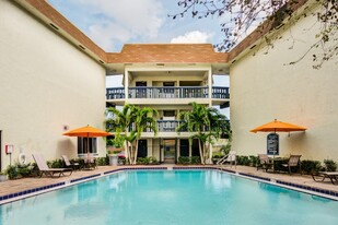 Coronado Springs East in Palm Springs, FL - Building Photo