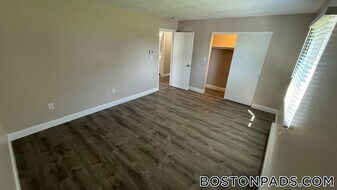 310 Thompson Rd in Webster, MA - Building Photo