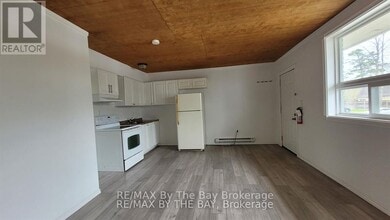 280-280 River Rd E in Wasaga Beach, ON - Building Photo - Building Photo