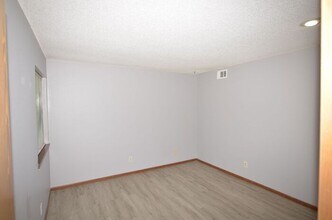 404 Sky Vue Dr-Unit -Unit B in Raymore, MO - Building Photo - Building Photo