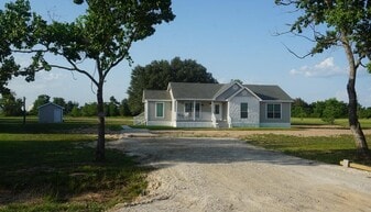 34248 Pine Ridge Rd in Waller, TX - Building Photo