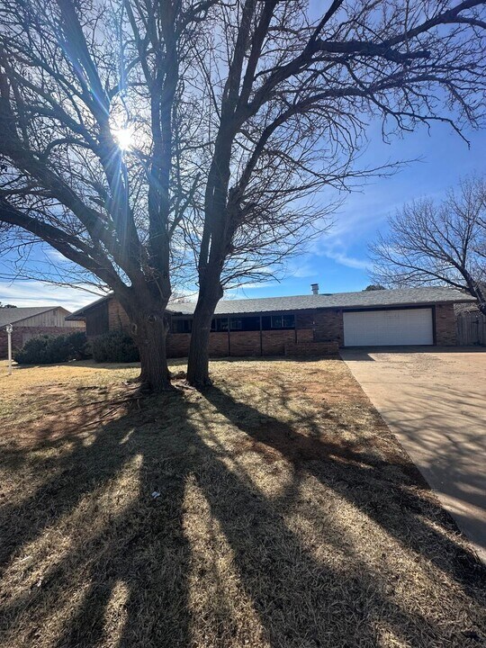 1108 Fairway Terrace in Clovis, NM - Building Photo