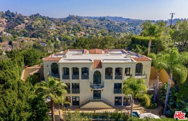 3110 Benedict Canyon Drive in Beverly Hills, CA - Building Photo - Building Photo