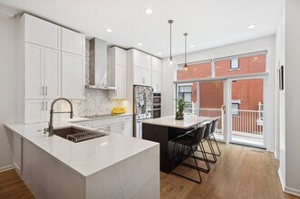 453 N Clinton St in Chicago, IL - Building Photo - Building Photo