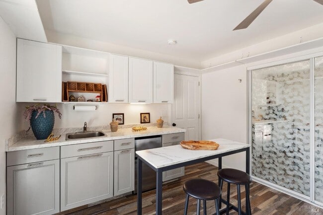 582 Fernando Dr in Novato, CA - Building Photo - Building Photo