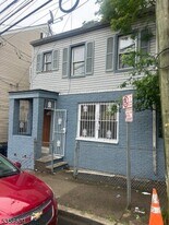 10 Mary St in Paterson, NJ - Building Photo