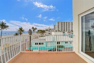300 Oregon St, Unit 201 in Hollywood, FL - Building Photo - Building Photo