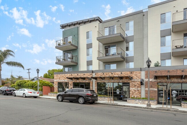 3068 State St in Carlsbad, CA - Foto de edificio - Building Photo