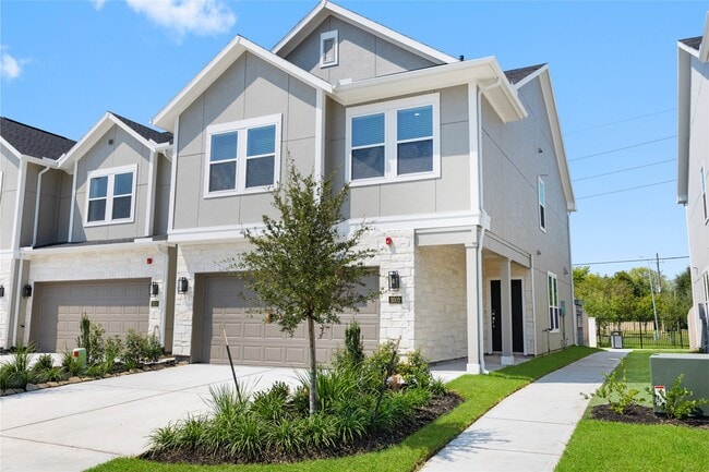 8119 Danson Ln in Pearland, TX - Building Photo - Building Photo
