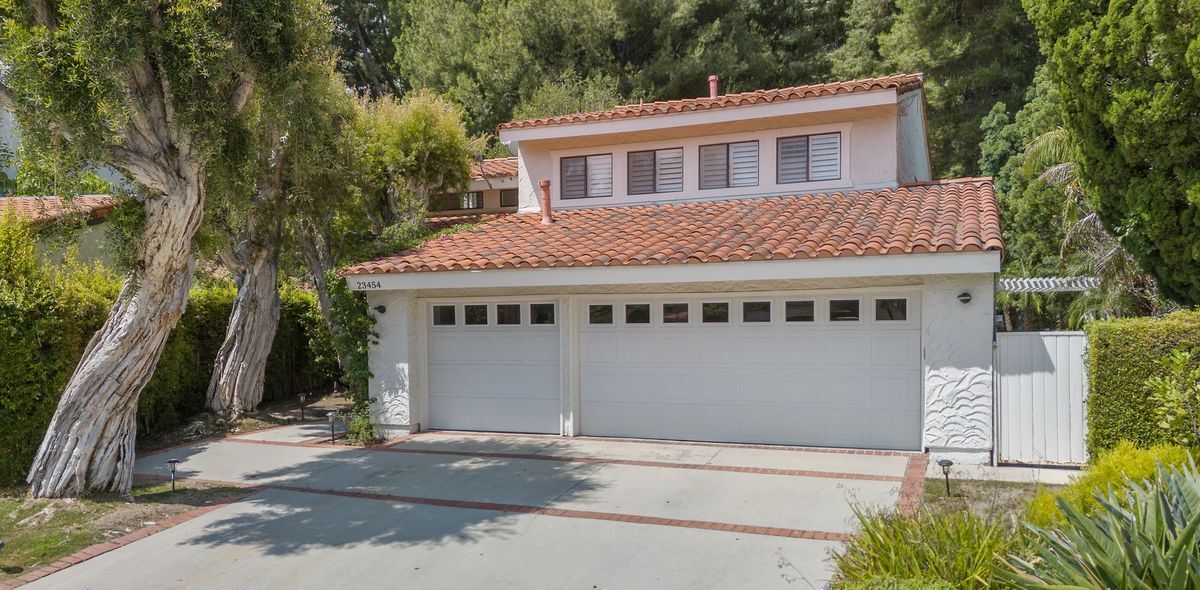 23454 Park Hermosa in Calabasas, CA - Building Photo