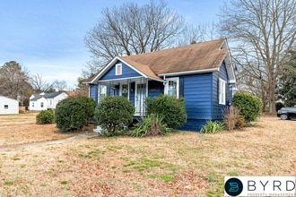 2958 Winston Churchill Dr in Hopewell, VA - Building Photo - Building Photo