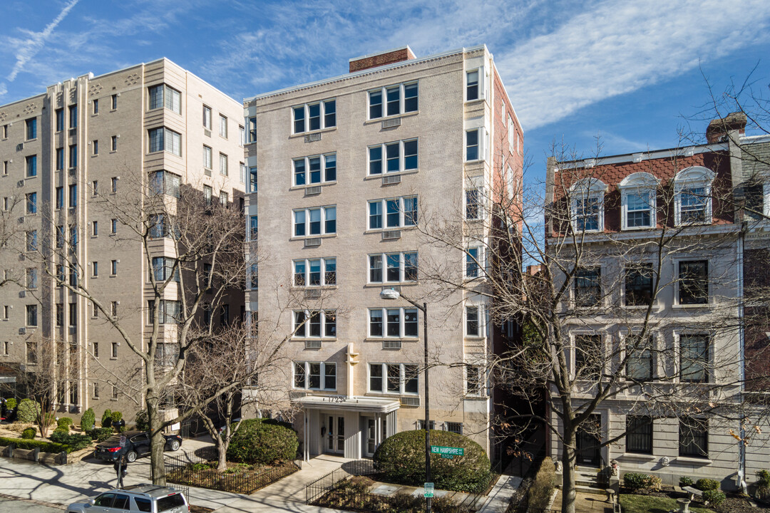 Hampshire Plaza in Washington, DC - Building Photo