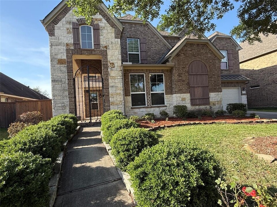 17414 Waeback Dr in Richmond, TX - Building Photo