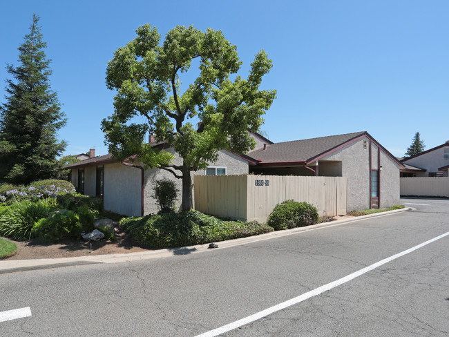 Willow Estates in Clovis, CA - Foto de edificio - Building Photo