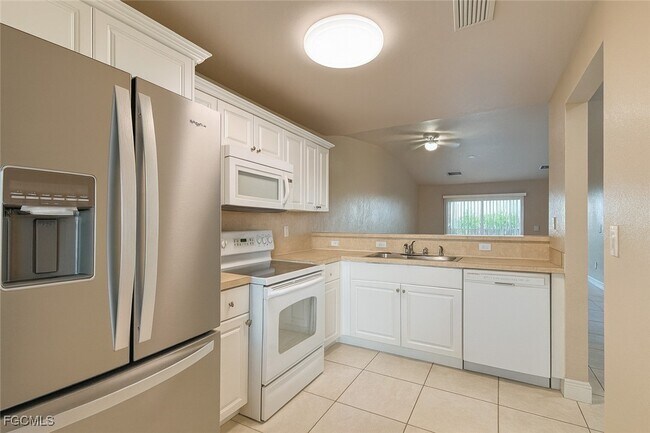 4137 Skyline Blvd in Cape Coral, FL - Foto de edificio - Building Photo