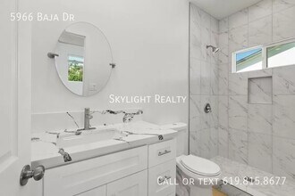 5966 Baja Dr in San Diego, CA - Foto de edificio - Building Photo
