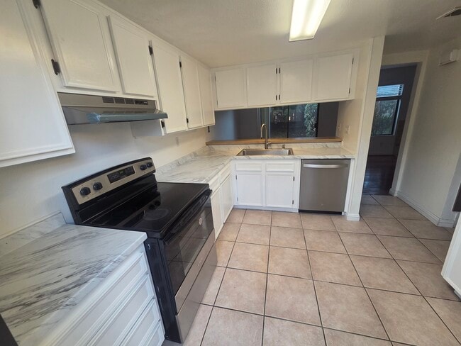 140 E El Norte Pkwy in Escondido, CA - Building Photo - Building Photo