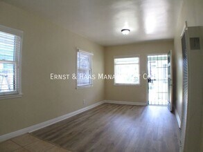 935 E 5th St in Long Beach, CA - Building Photo - Building Photo
