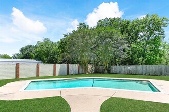 9410 Edgebrook Dr in Houston, TX - Building Photo - Building Photo
