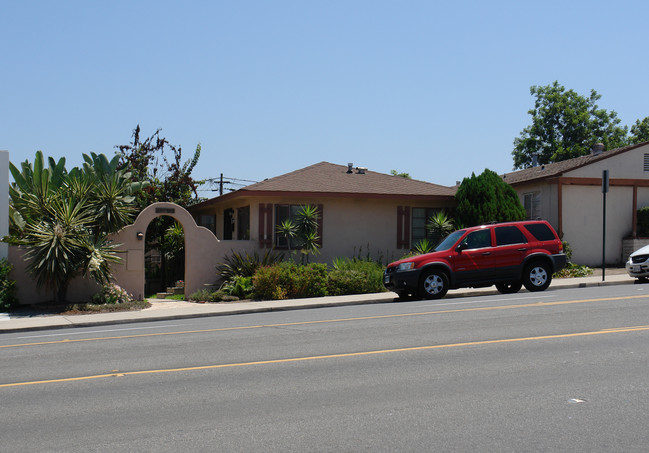 8837-8839 La Mesa Blvd in La Mesa, CA - Building Photo - Building Photo