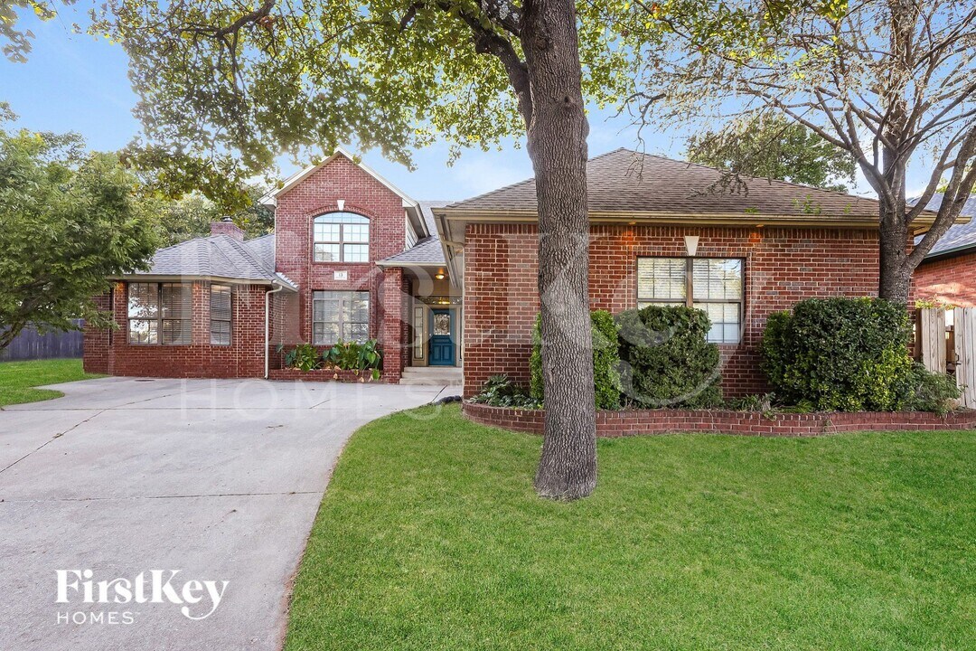 13 Berkshire Dr in Edmond, OK - Building Photo