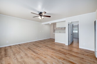 14624 Gault St in Van Nuys, CA - Building Photo - Interior Photo