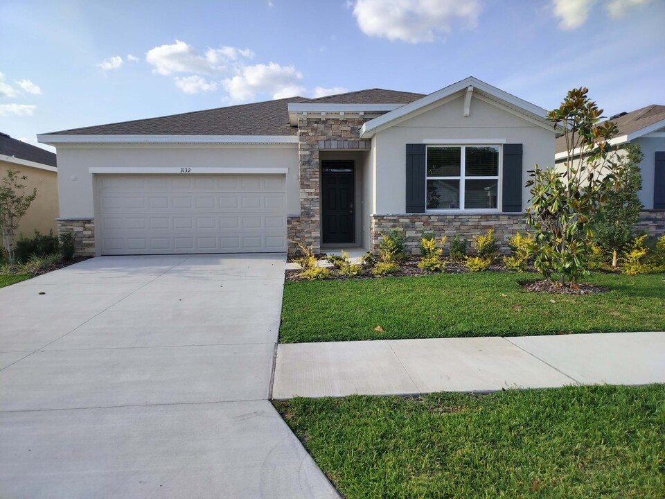3132 Canopy Oak Blvd in Wildwood, FL - Foto de edificio