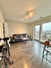 2407 W Eastwood Ave, Unit #501 in Chicago, IL - Foto de edificio - Building Photo