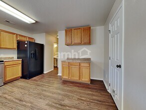 2136 Summit Way in Eagle Mountain, UT - Foto de edificio - Building Photo