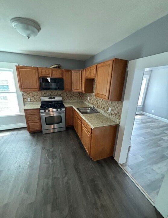 53 Brook St, Unit 3 in Lawrence, MA - Foto de edificio