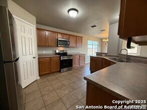 570 Roadrunner Ave in New Braunfels, TX - Building Photo - Building Photo