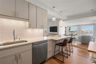 58 Washington St in Newport, RI - Foto de edificio - Building Photo