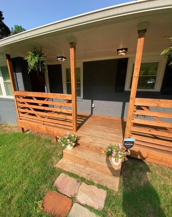 2319 Beecher Rd SW in Atlanta, GA - Building Photo