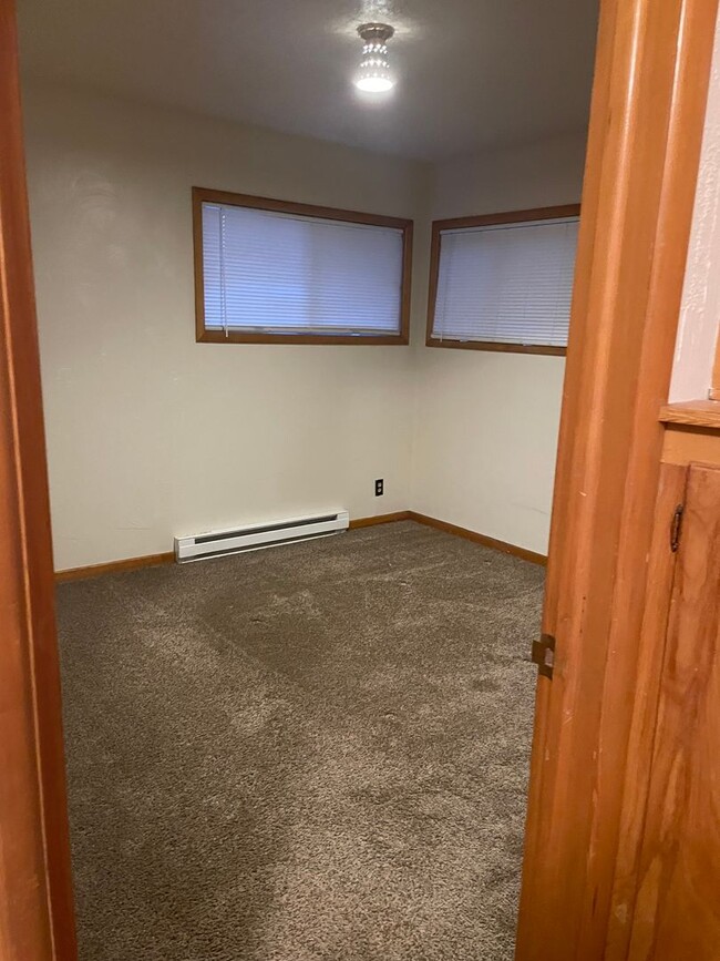 220 SE Denny St in Sublimity, OR - Foto de edificio - Building Photo
