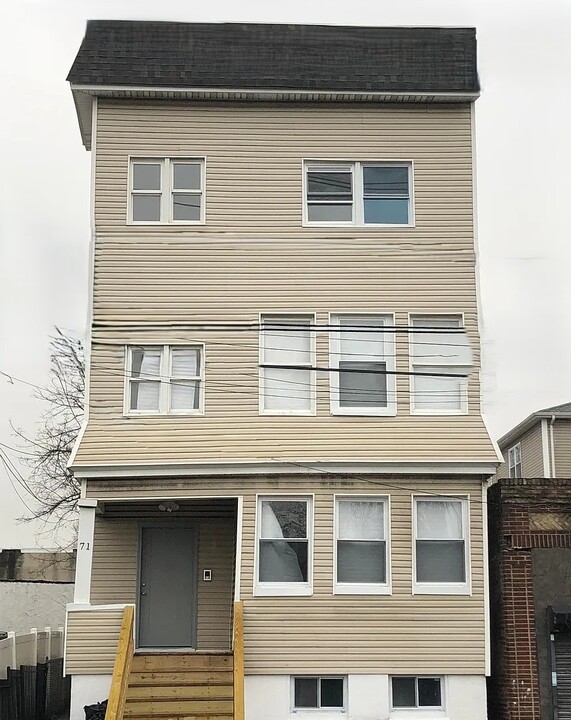 71 W Runyon St in Newark, NJ - Building Photo