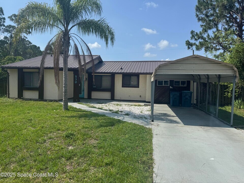 530 Escarole St SE in Palm Bay, FL - Building Photo