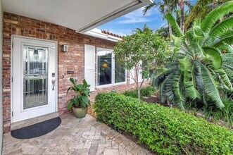 3124 NE 7th Dr in Boca Raton, FL - Foto de edificio - Building Photo