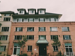 The Lake House in Madison, WI - Foto de edificio - Building Photo