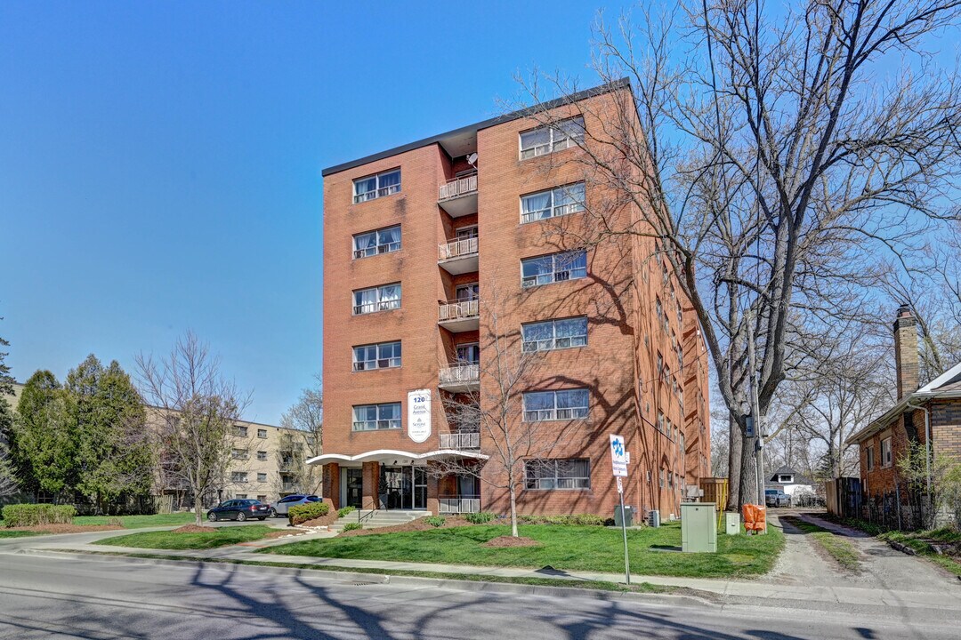 120 Grand Ave in London, ON - Building Photo