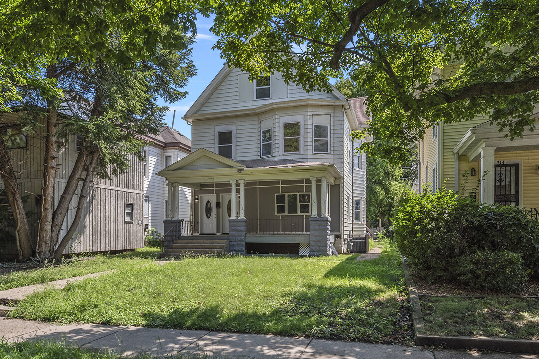 910 S 2nd St in Springfield, IL - Building Photo