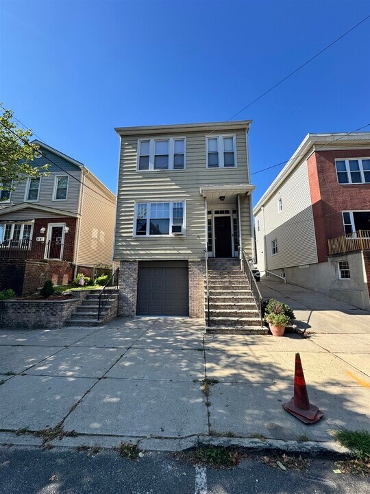 70 W 37th St in Bayonne, NJ - Building Photo