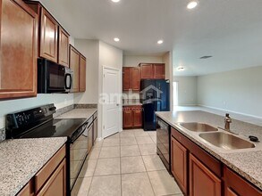 10504 Fuzzy Cattail St in Riverview, FL - Building Photo - Building Photo