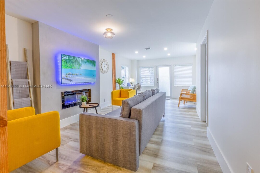 1762 NW 15th St in Miami, FL - Building Photo