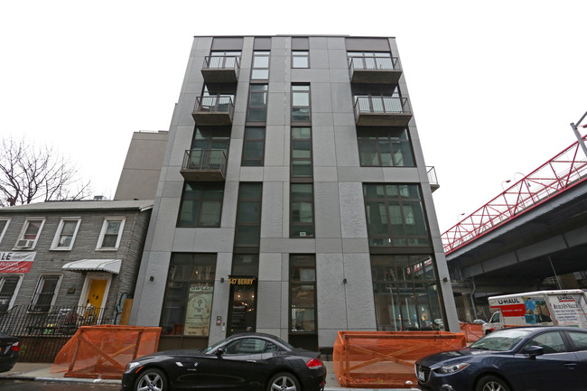 Ice Cream Factory Lofts in Brooklyn, NY - Foto de edificio - Building Photo