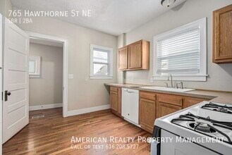 765 Hawthorne St NE in Grand Rapids, MI - Building Photo - Building Photo