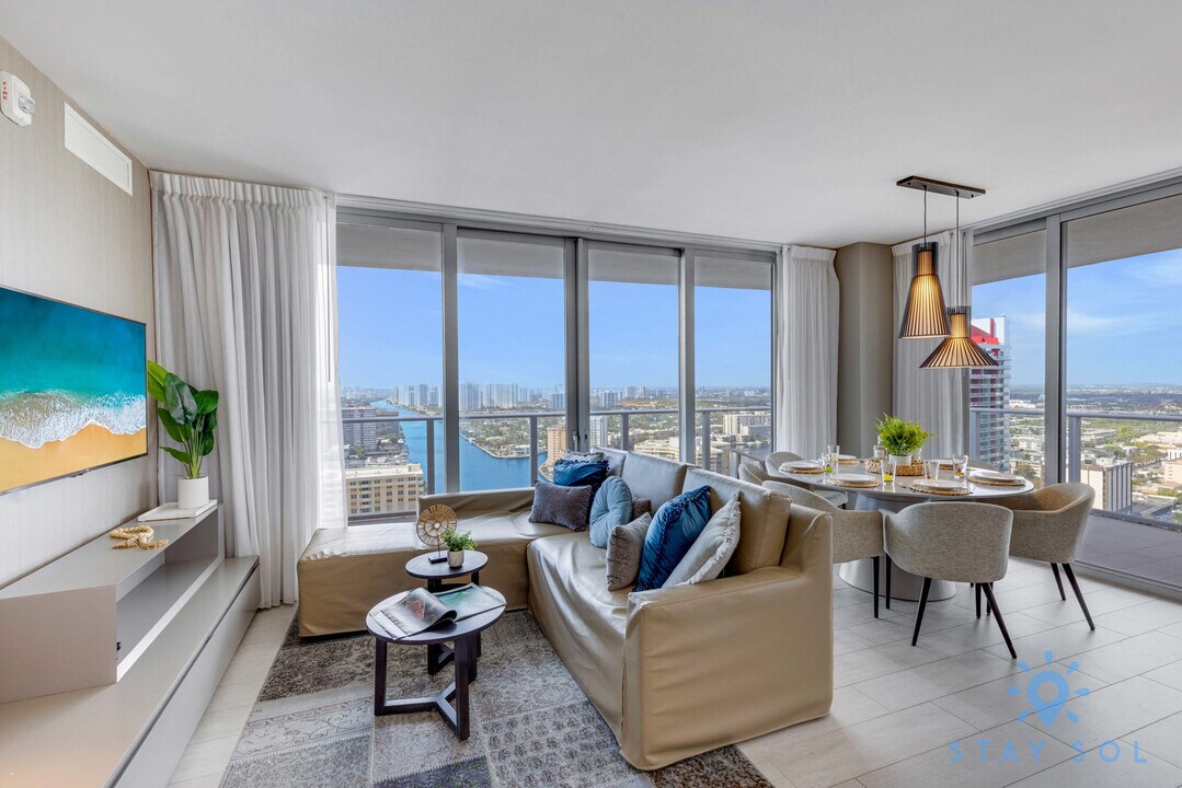 4010 S Ocean Dr in Hollywood, FL - Building Photo