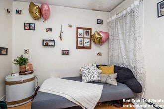 94 W Cedar St, Unit 2 in Boston, MA - Building Photo - Building Photo